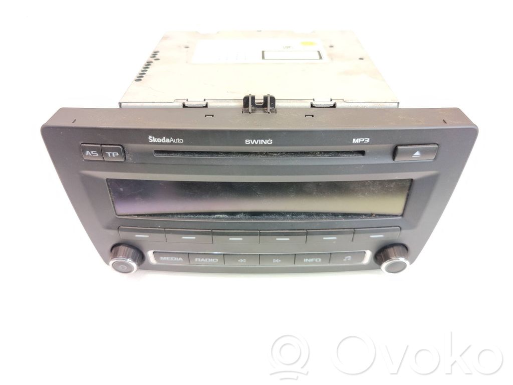Skoda Octavia Mk2 (1Z) Panel / Radioodtwarzacz CD/DVD/GPS 