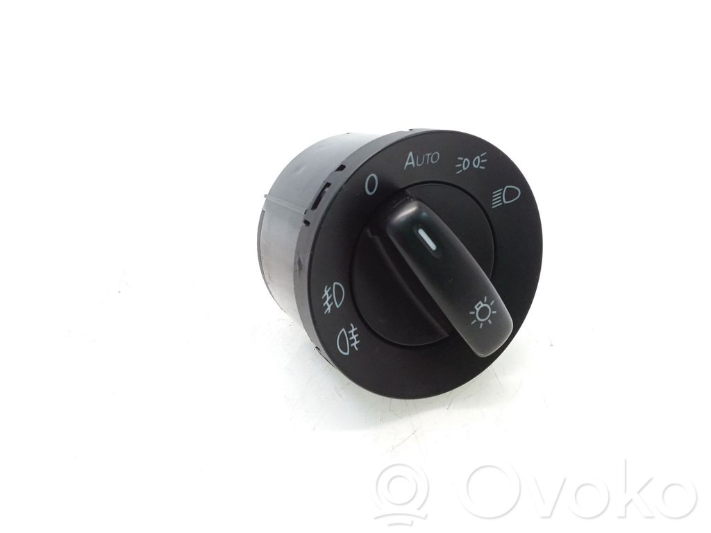 Volkswagen Tiguan Light switch 