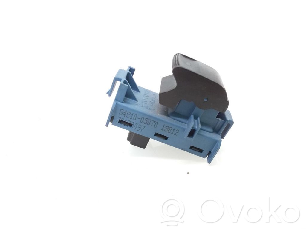 Toyota Avensis T270 Electric window control switch 