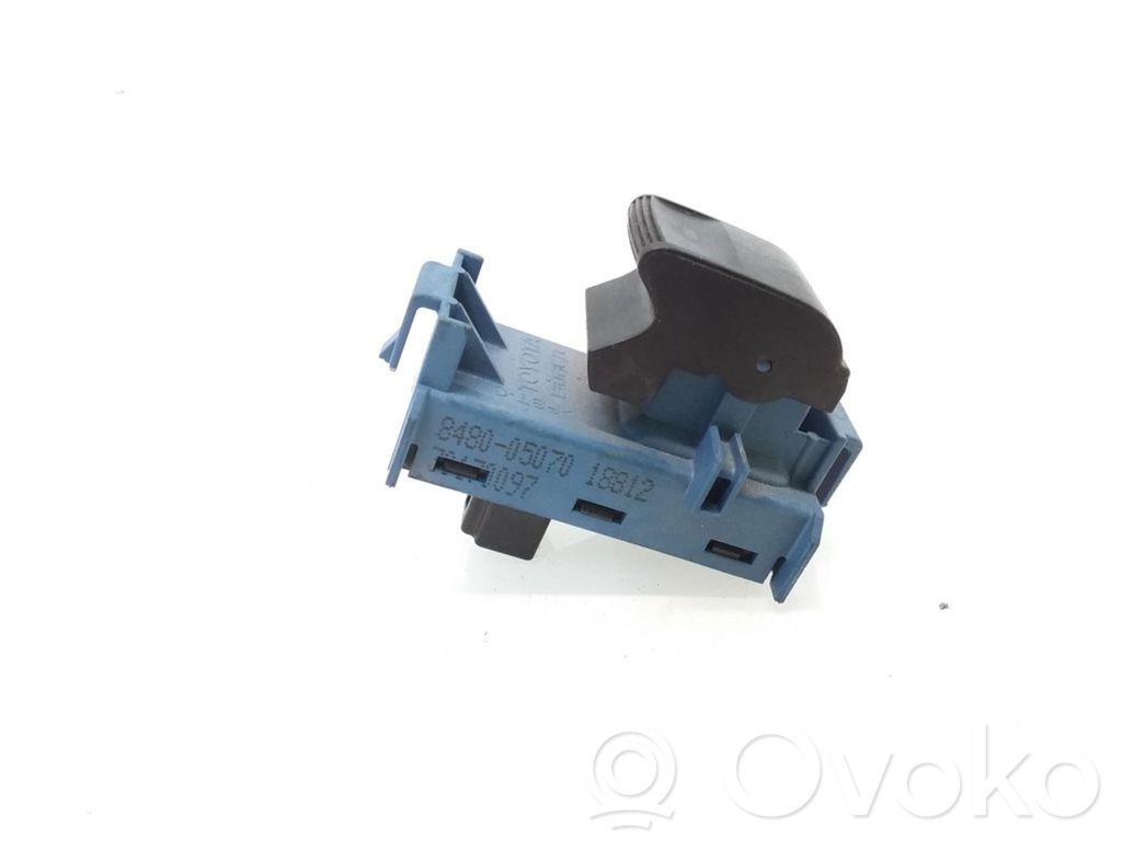 Toyota Avensis T270 Electric window control switch 