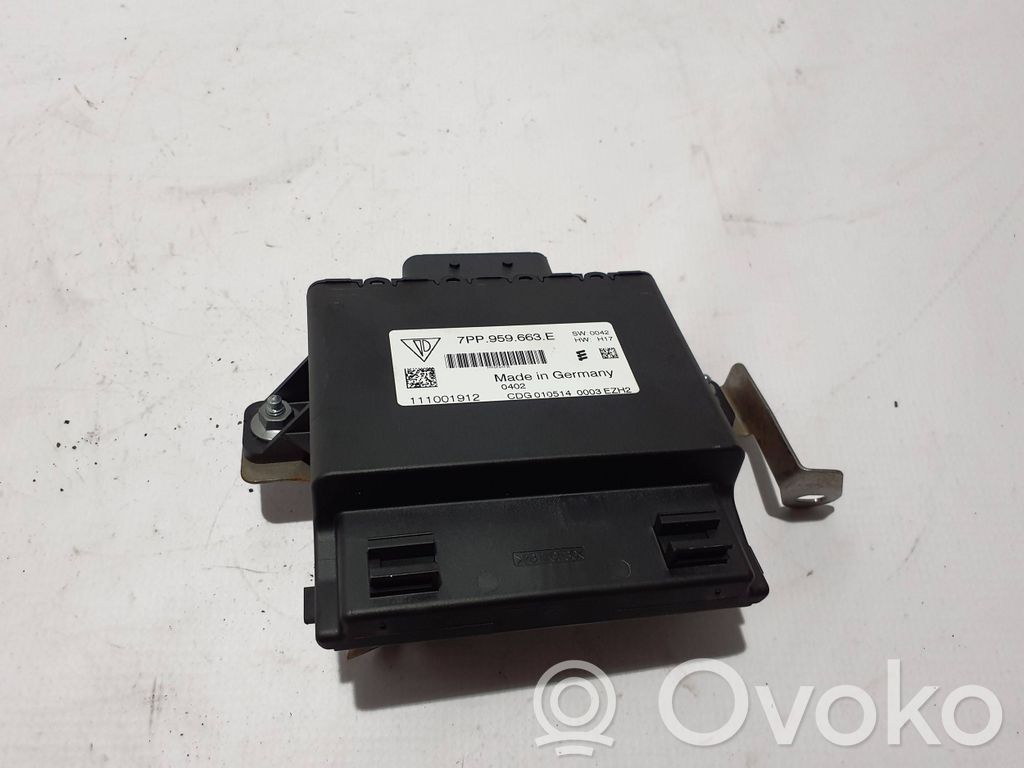 Porsche Cayenne (92A) Voltage converter/converter module 