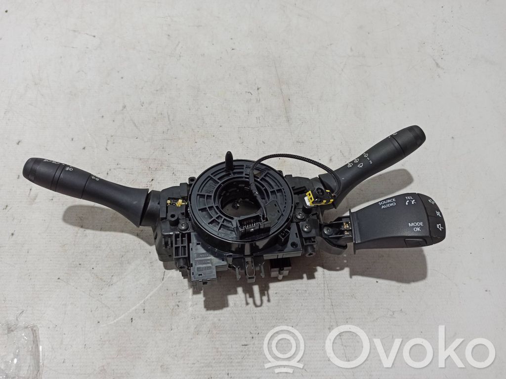 Dacia Duster II Wiper turn signal indicator stalk/switch 