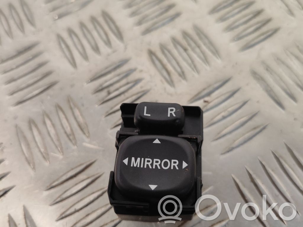 Toyota Corolla Verso AR10 Wing mirror switch 