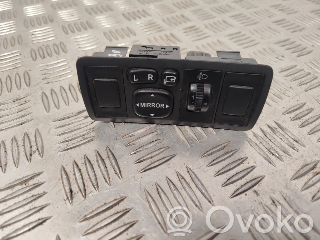 Toyota Avensis T250 A set of switches 