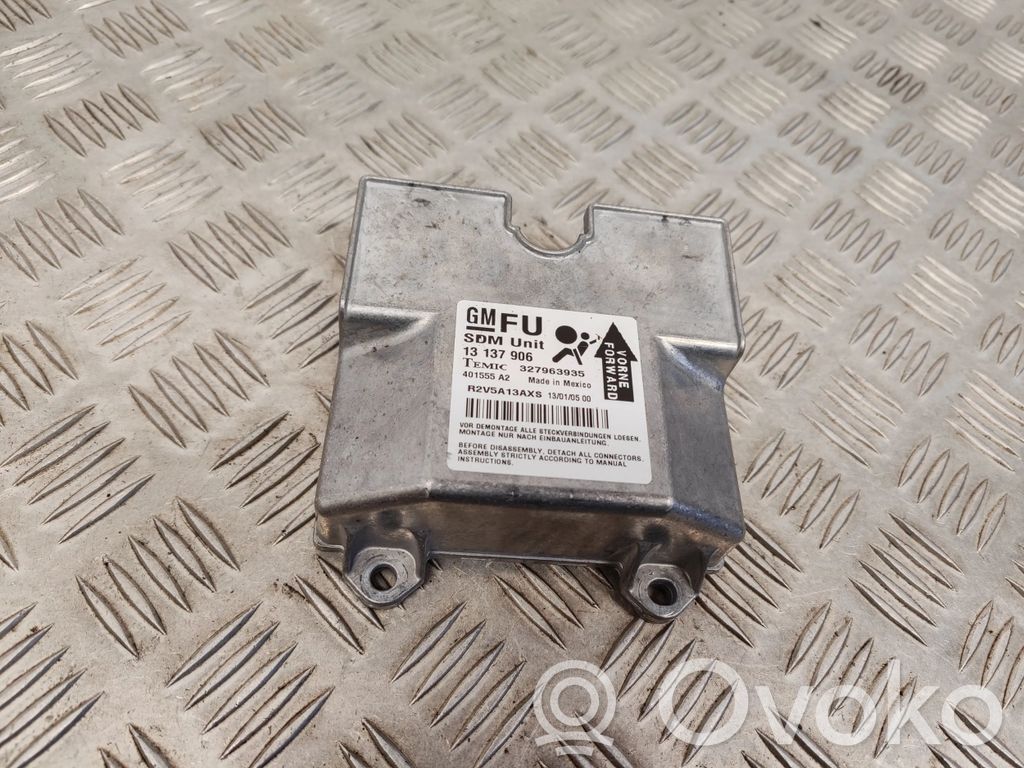 Opel Astra H Airbag control unit/module 