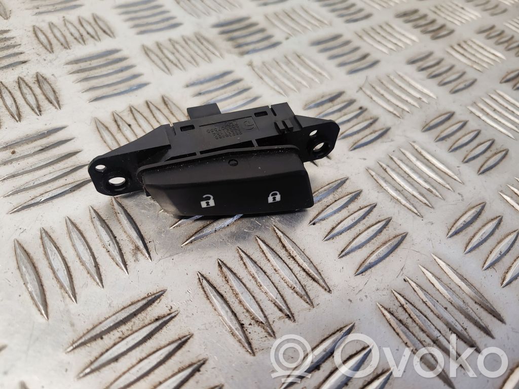 Chevrolet Orlando Central locking switch button 