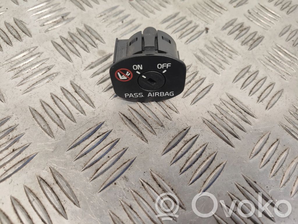Volvo S80 Passenger airbag on/off switch 