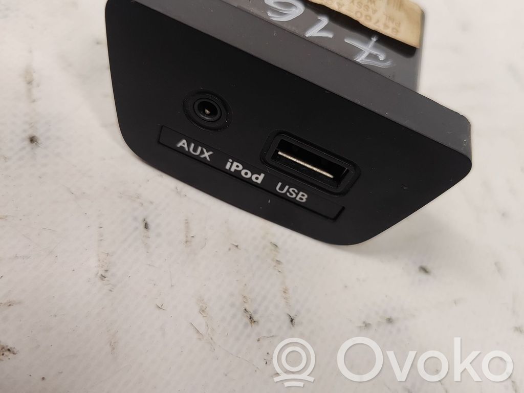 Hyundai i30 USB socket connector 