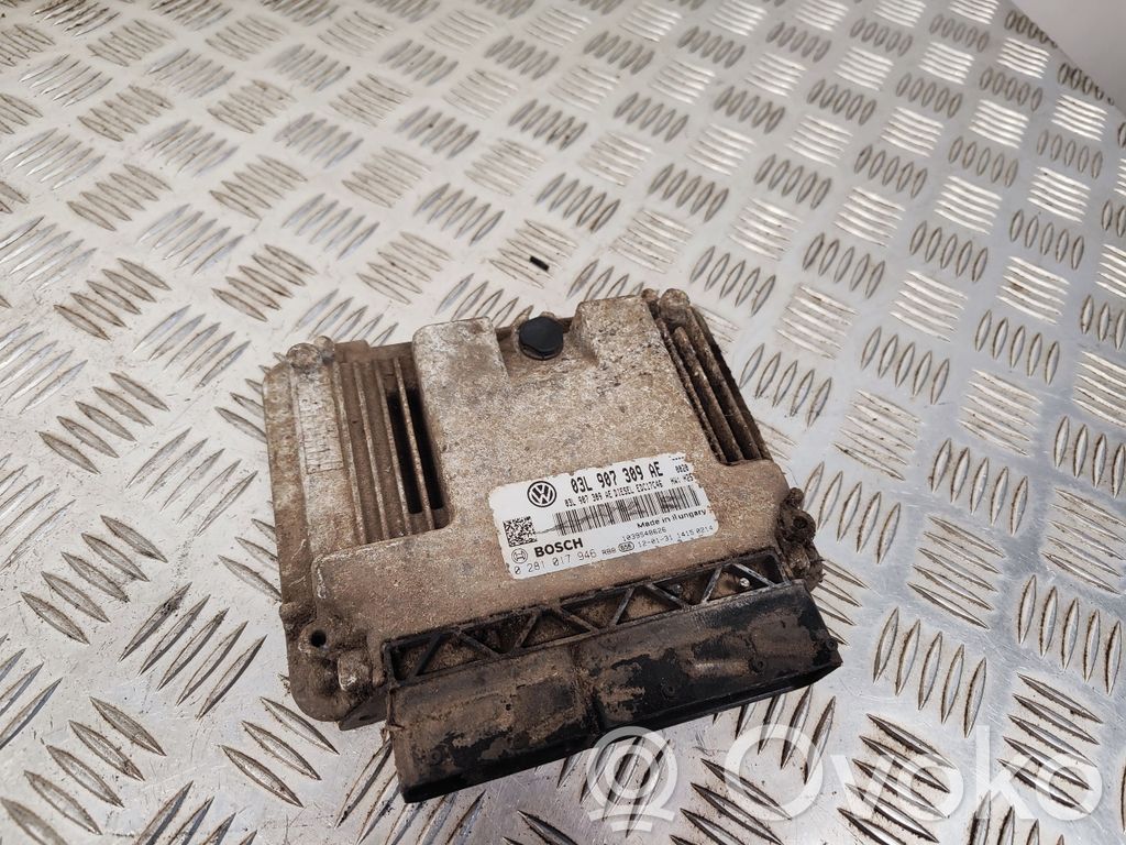 Volkswagen PASSAT B7 Engine control unit/module 