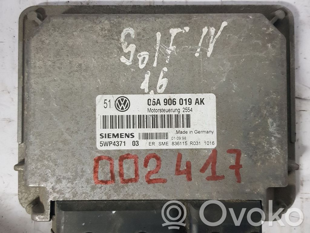 Volkswagen Golf IV Engine control unit/module 