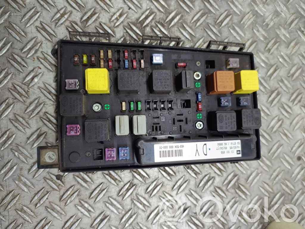 Opel Astra H Fuse module 