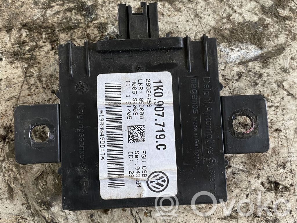 Volkswagen Touran I Alarm control unit/module 