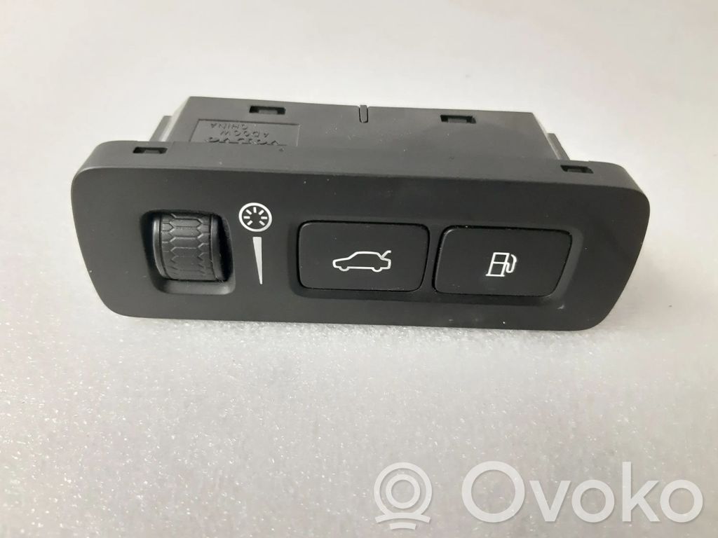 Volvo XC90 Tailgate opening switch 