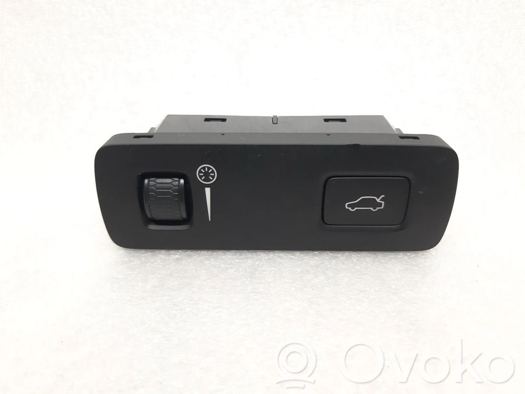 Volvo XC90 Tailgate/boot open switch button 