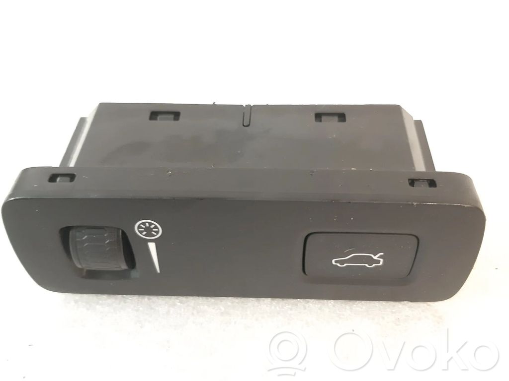 Volvo XC90 Tailgate/boot open switch button 
