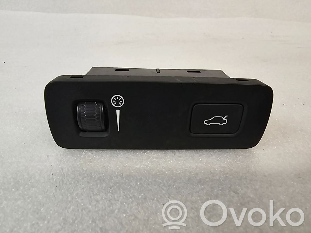 Volvo XC60 Tailgate opening switch 