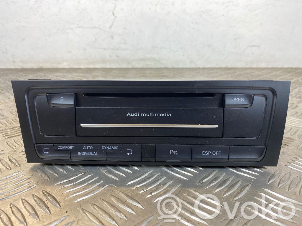 Panel / Radioodtwarzacz CD/DVD/GPS   8T1035666D