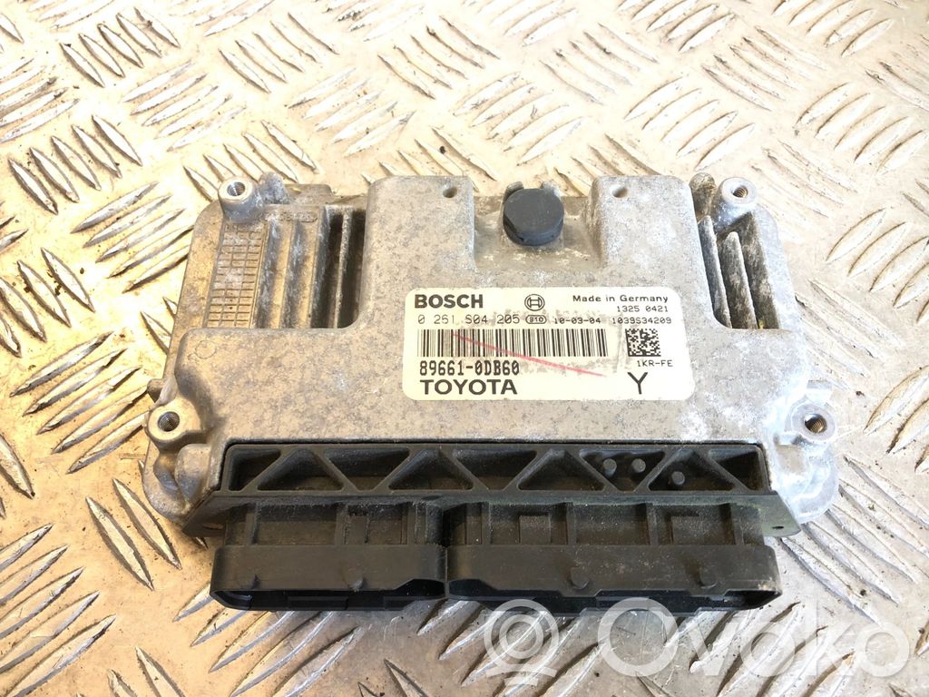 Toyota Yaris Engine control unit/module 
