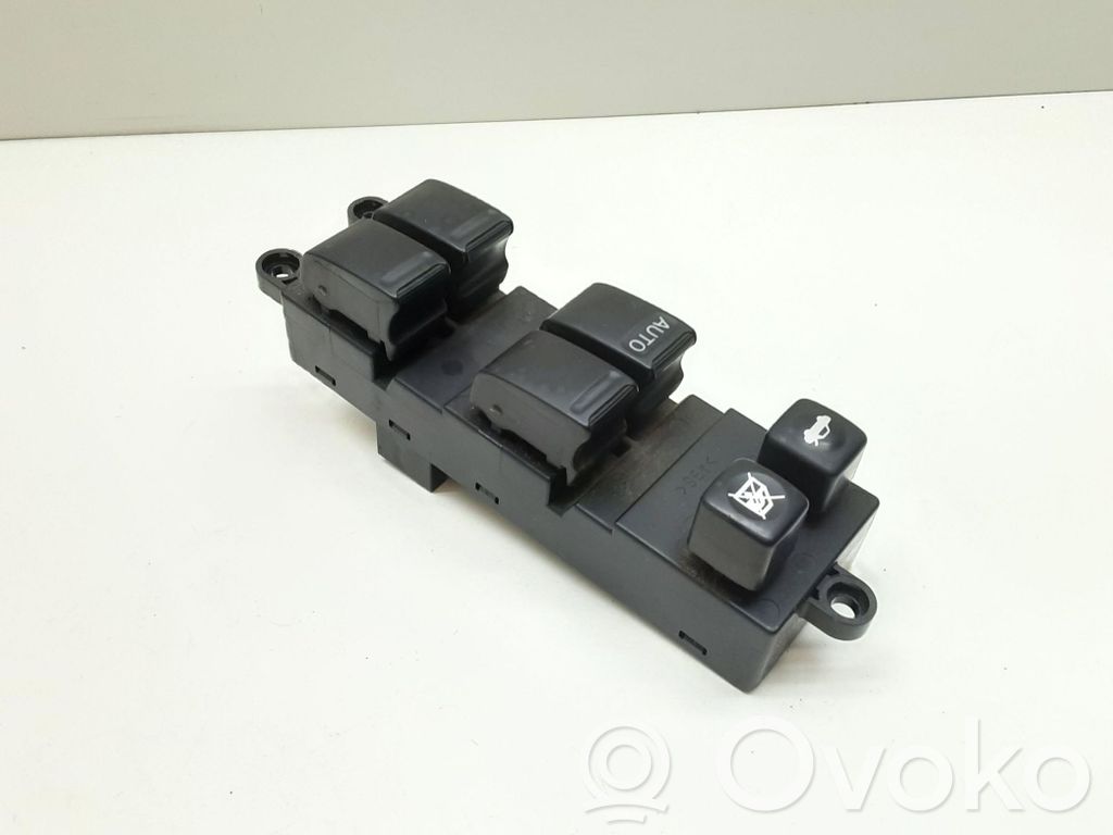 Nissan Primera Electric window control switch 