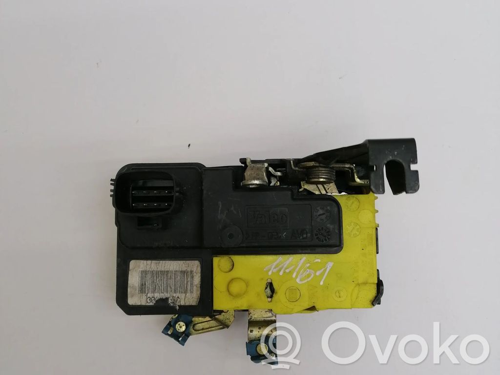 Volvo V70 Priekšpusē slēdzene 