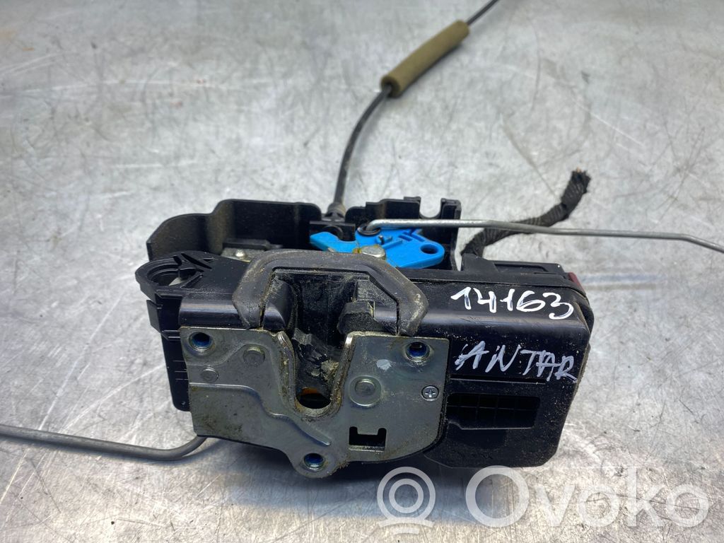 Opel Antara Cerradura de puerta delantera 