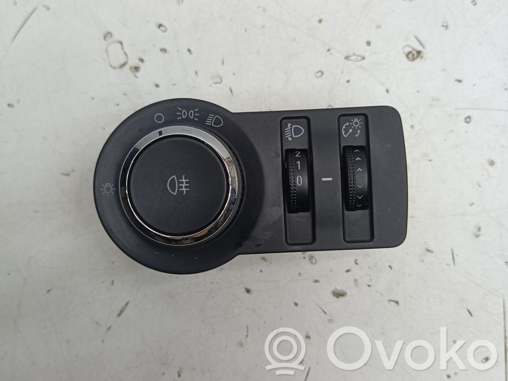 Opel Astra J Light switch 