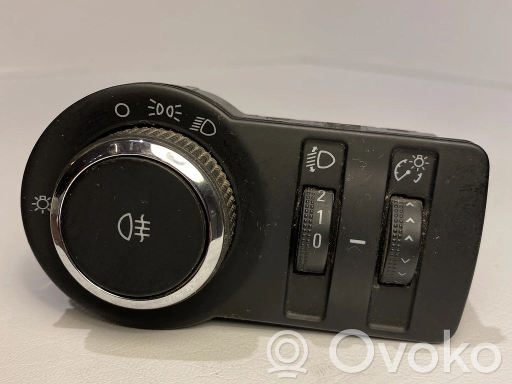 Opel Astra J Light switch 