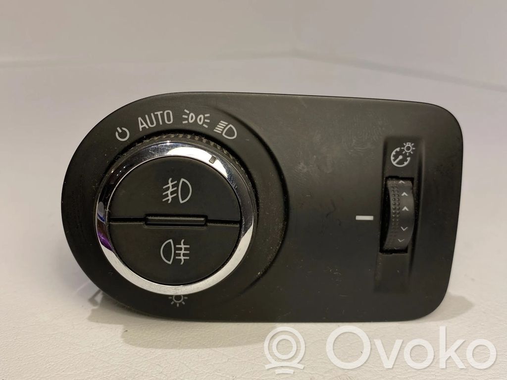 Opel Zafira C Light switch 