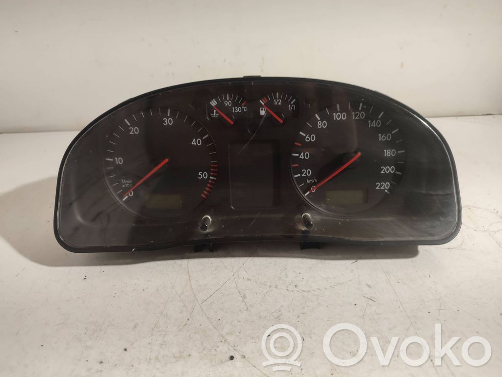 Volkswagen PASSAT B5 Velocímetro (tablero de instrumentos) 