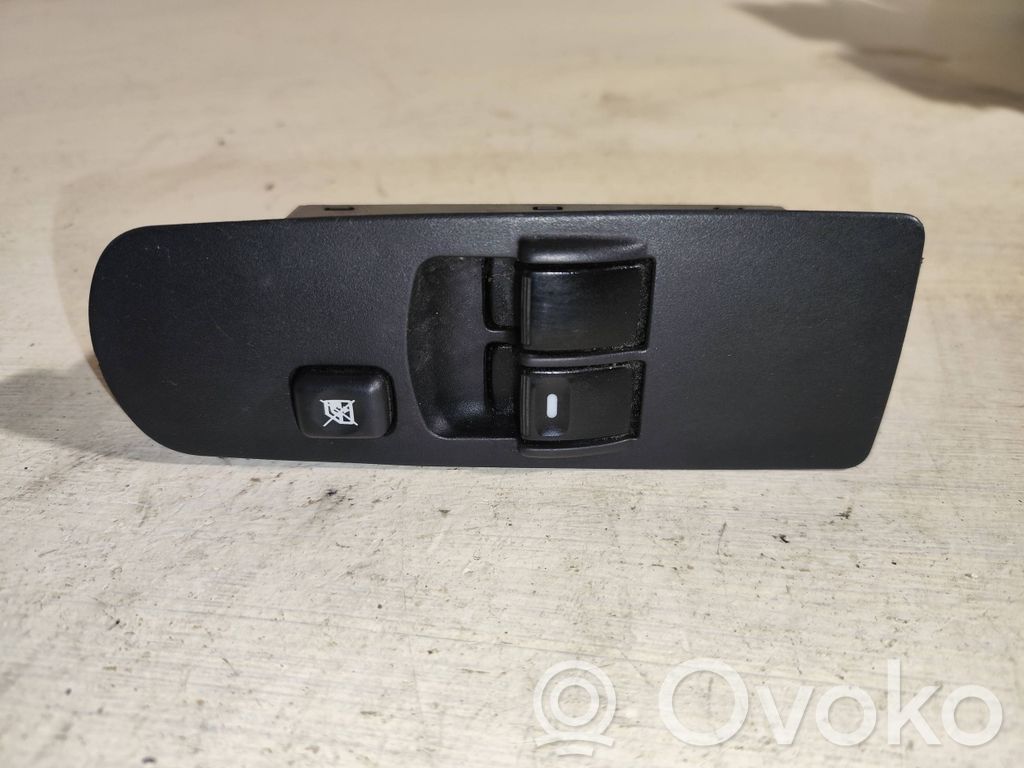 Mitsubishi Colt Electric window control switch 