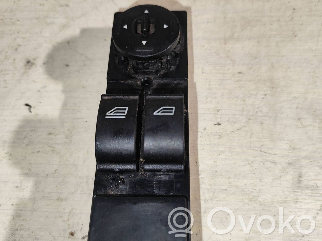 Ford Focus Electric window control switch 