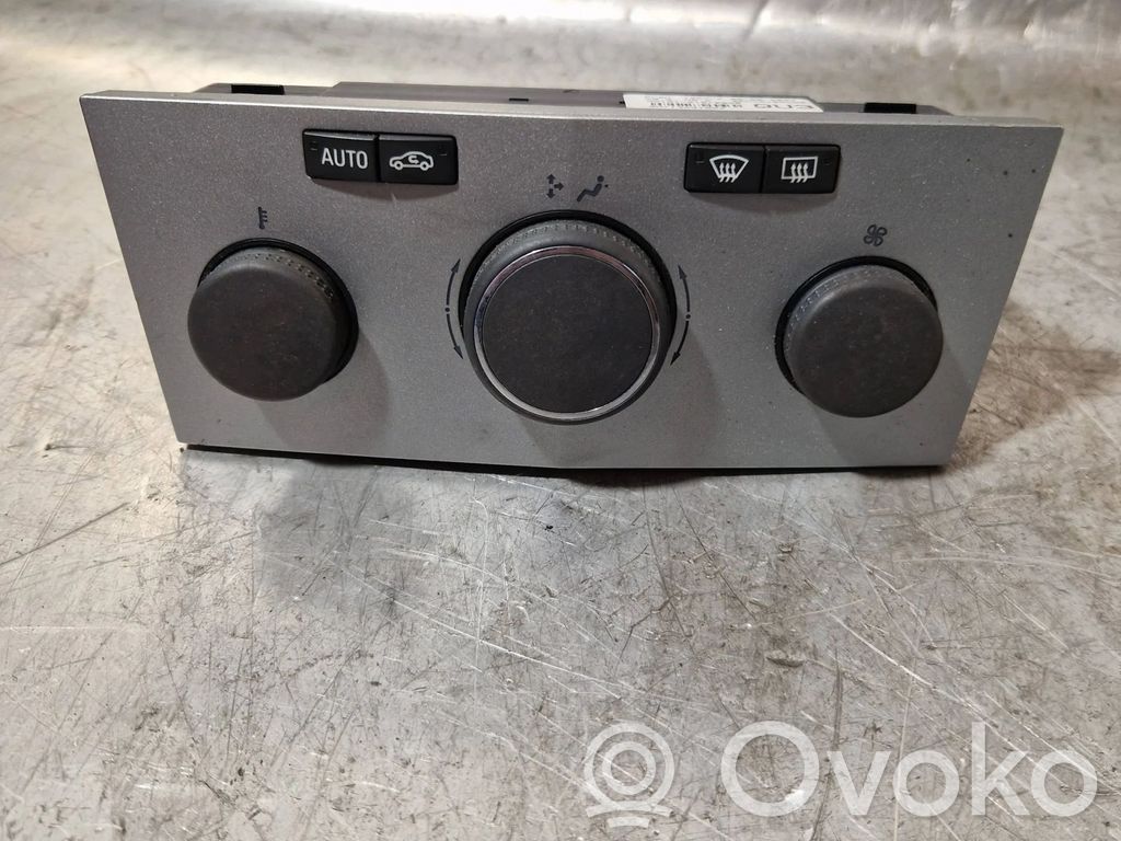 Opel Zafira B Climate control unit 