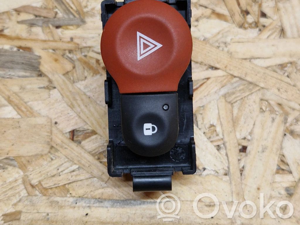 Renault Twingo III Hazard light switch 