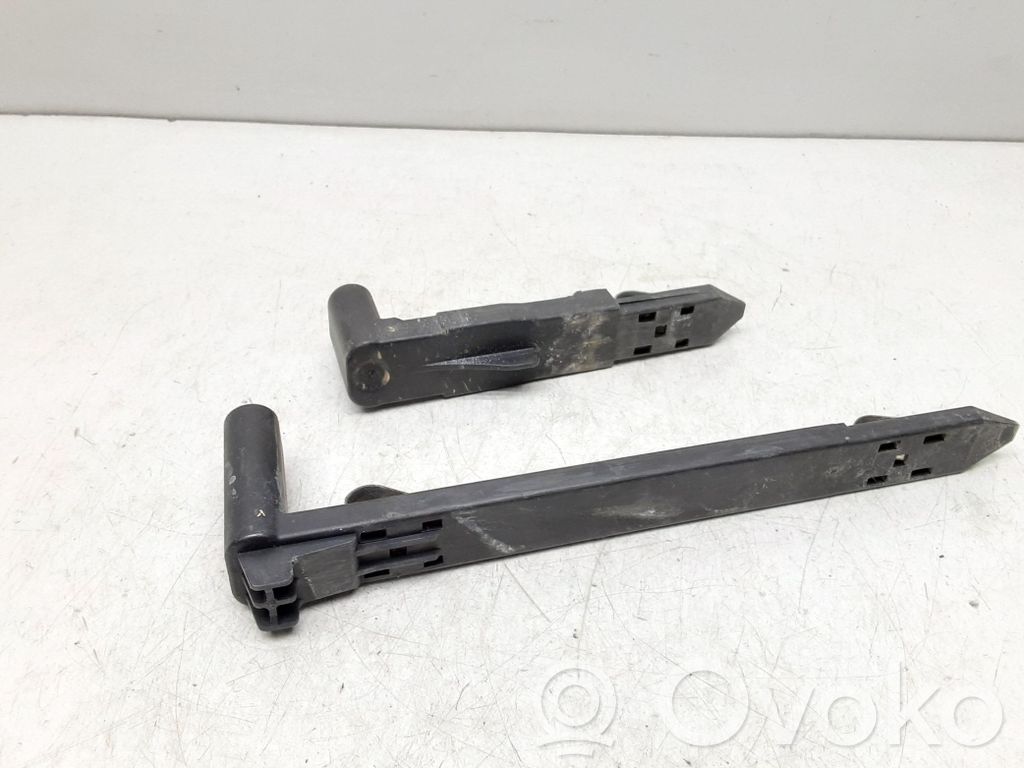 Volvo XC60 Headlight/headlamp mounting bracket 