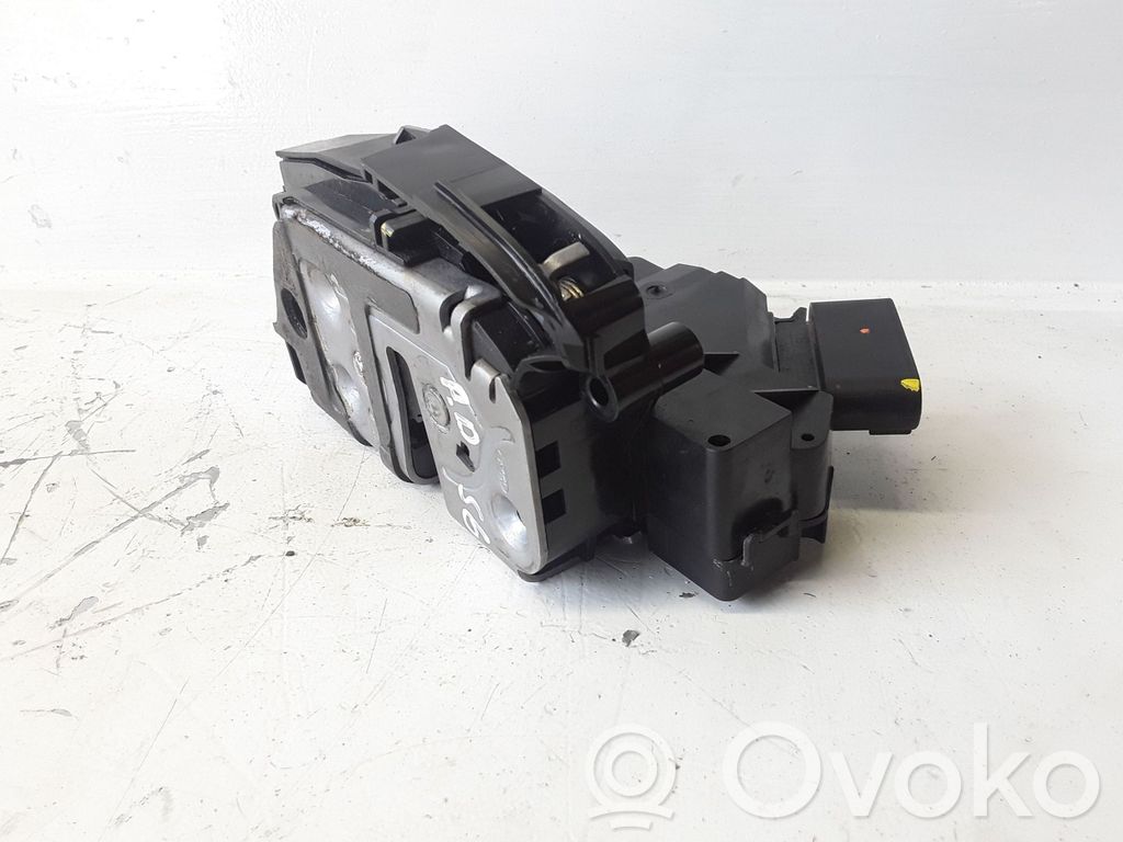 Volvo S60 Front door lock 