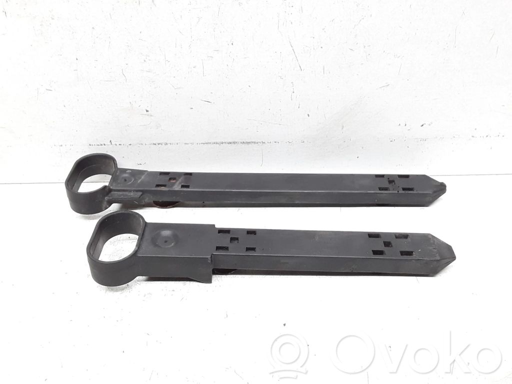 Volvo S60 Headlight/headlamp mounting bracket 