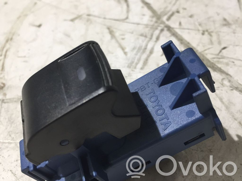 Toyota Avensis T270 Electric window control switch 