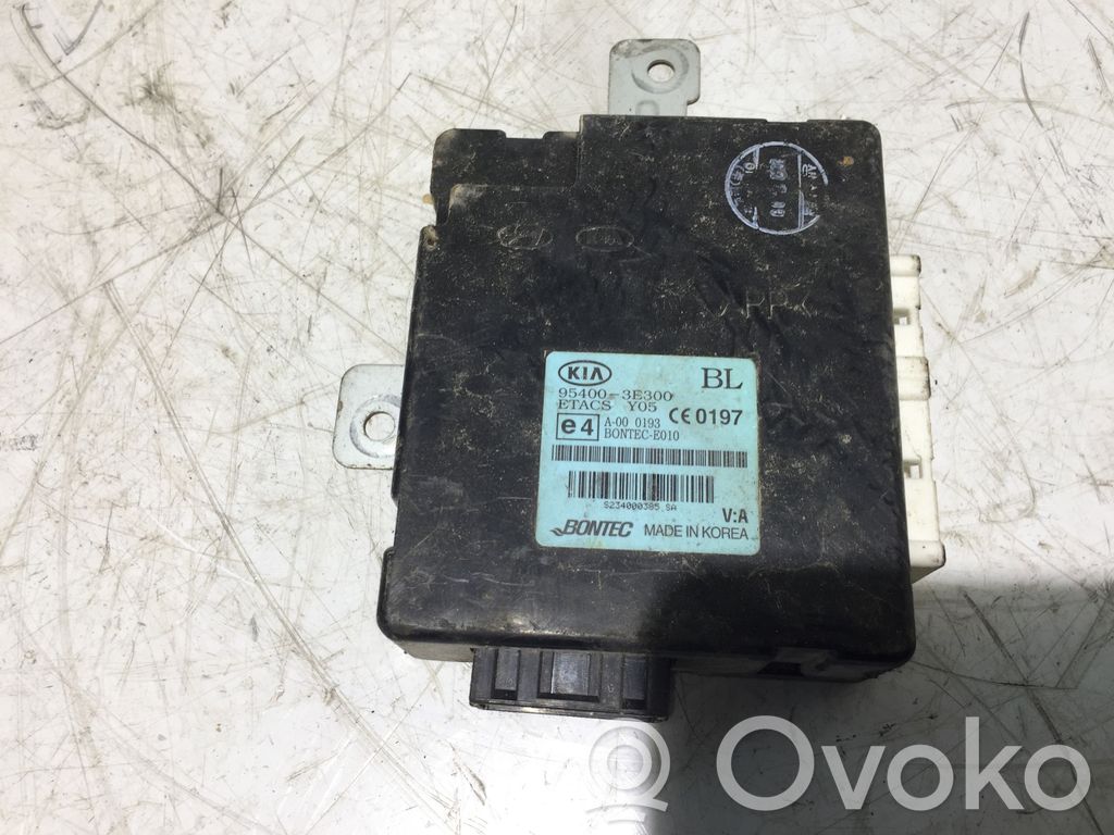 KIA Sorento Door central lock control unit/module 