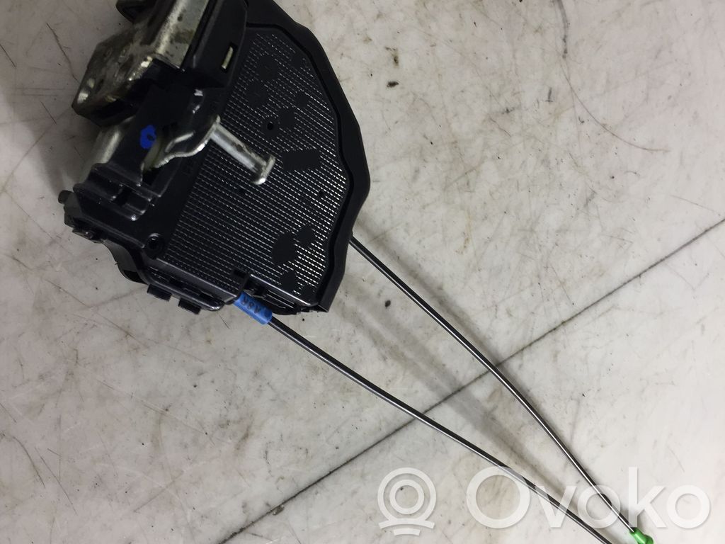 Toyota Auris E180 Rear door lock 