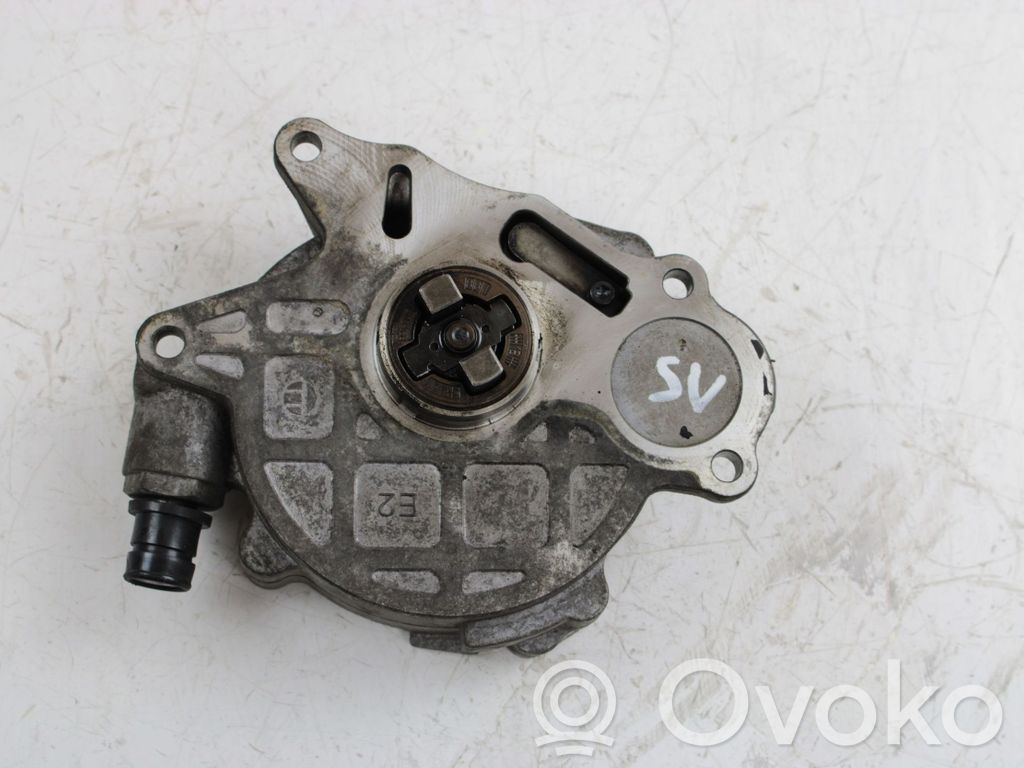 Volkswagen PASSAT B7 Vacuum pump 