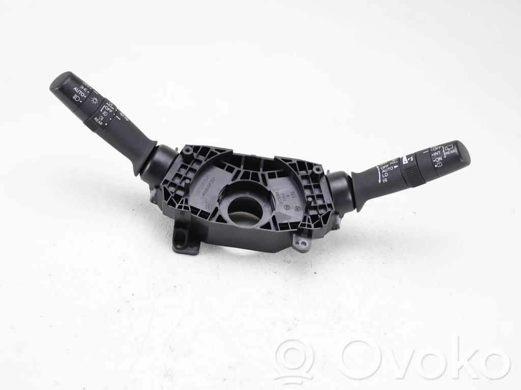 Honda CR-V Wiper turn signal indicator stalk/switch 