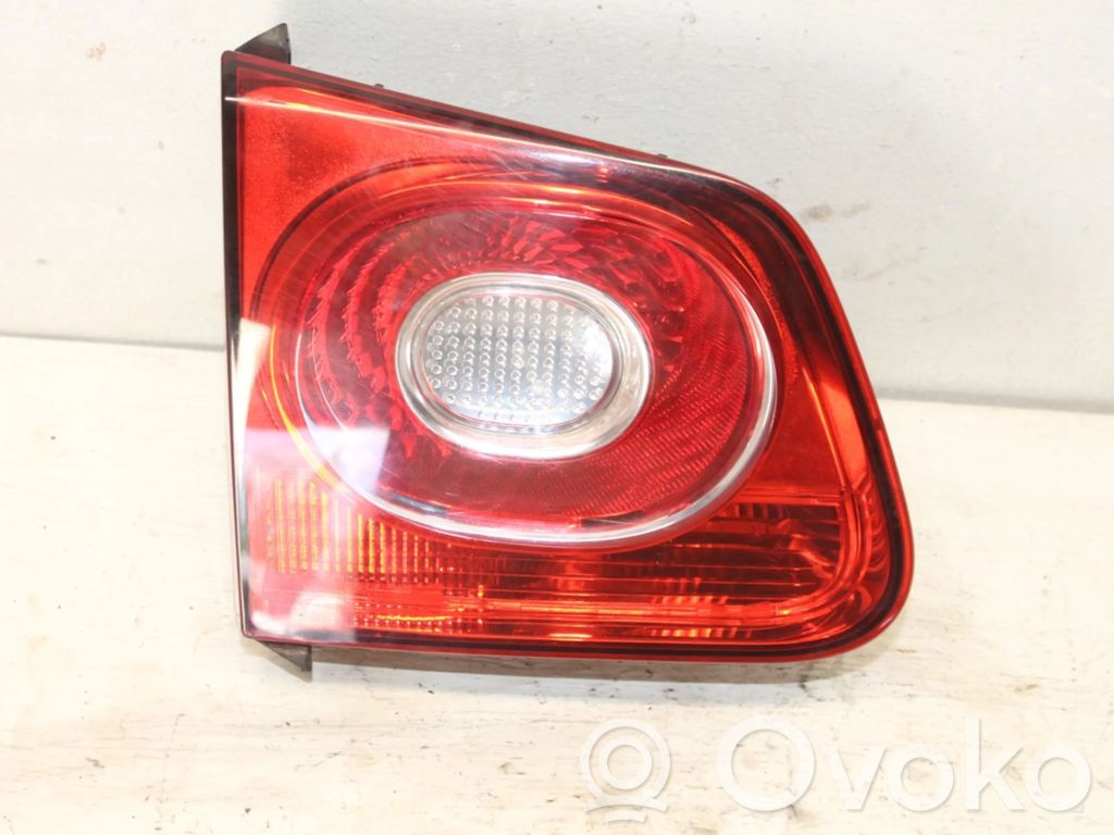 Lampy tylnej klapy bagażnika   5N0945093C,5N0945093C