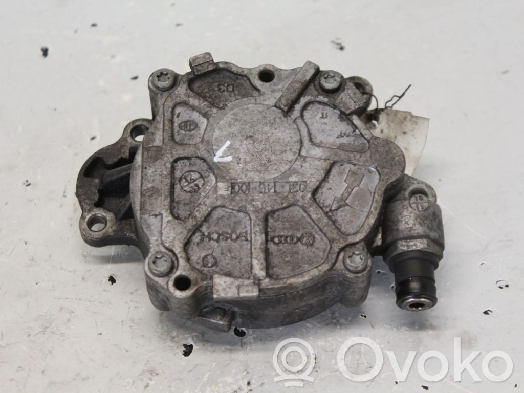 Volkswagen PASSAT B7 Vacuum pump 