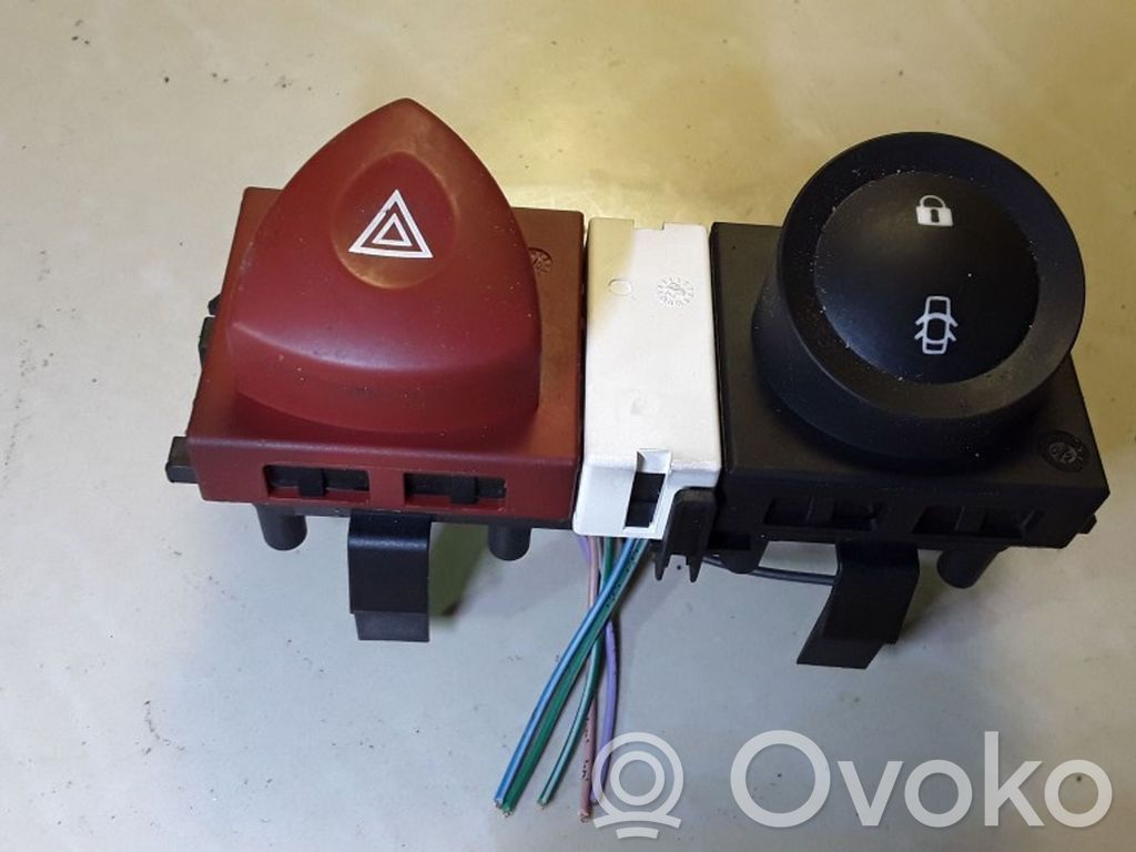 Renault Megane II Hazard light switch 