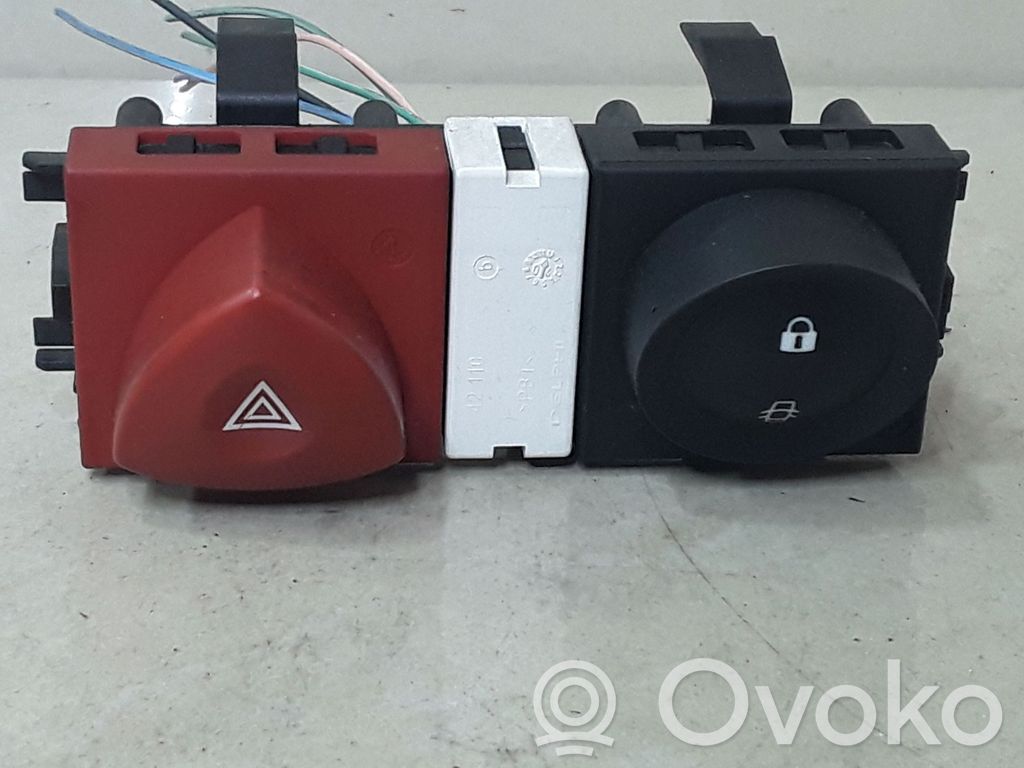 Renault Megane II Hazard light switch 