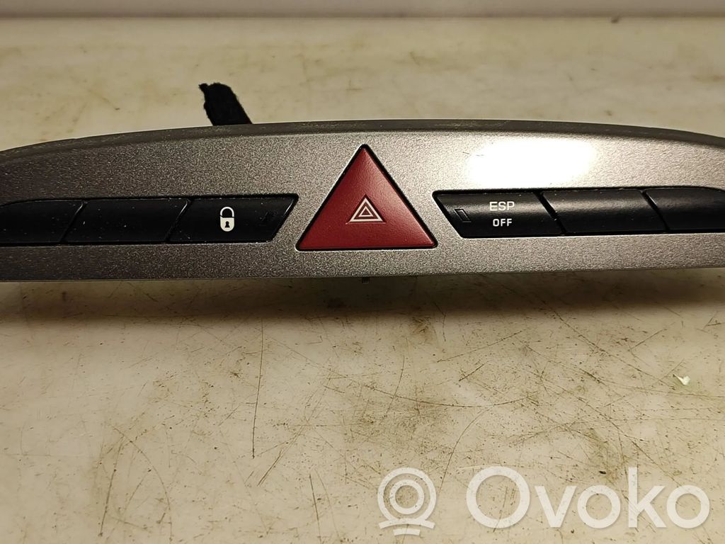 Peugeot 308 Avārijas lukturu slēdzis 