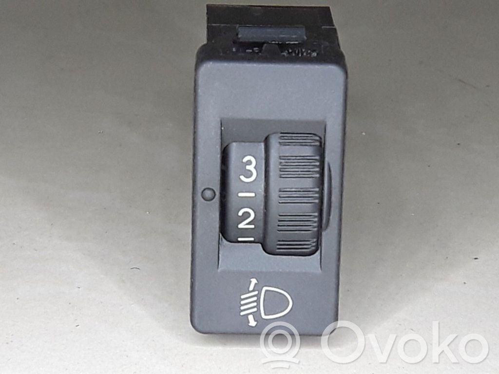 Peugeot 207 Headlight level adjustment motor 