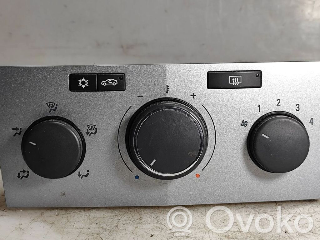 Opel Astra H Climate control unit 