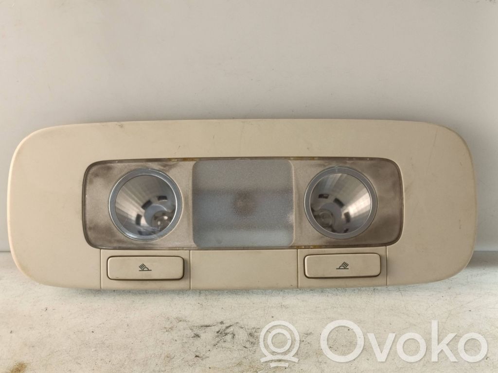 Volkswagen PASSAT B7 Lampka podsufitki tylna 