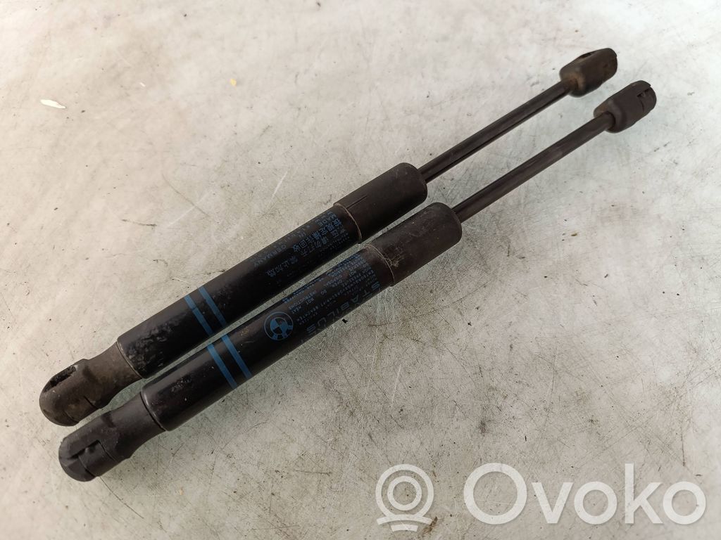 BMW 4 F32 F33 Dzinēja pārsega amortizators 